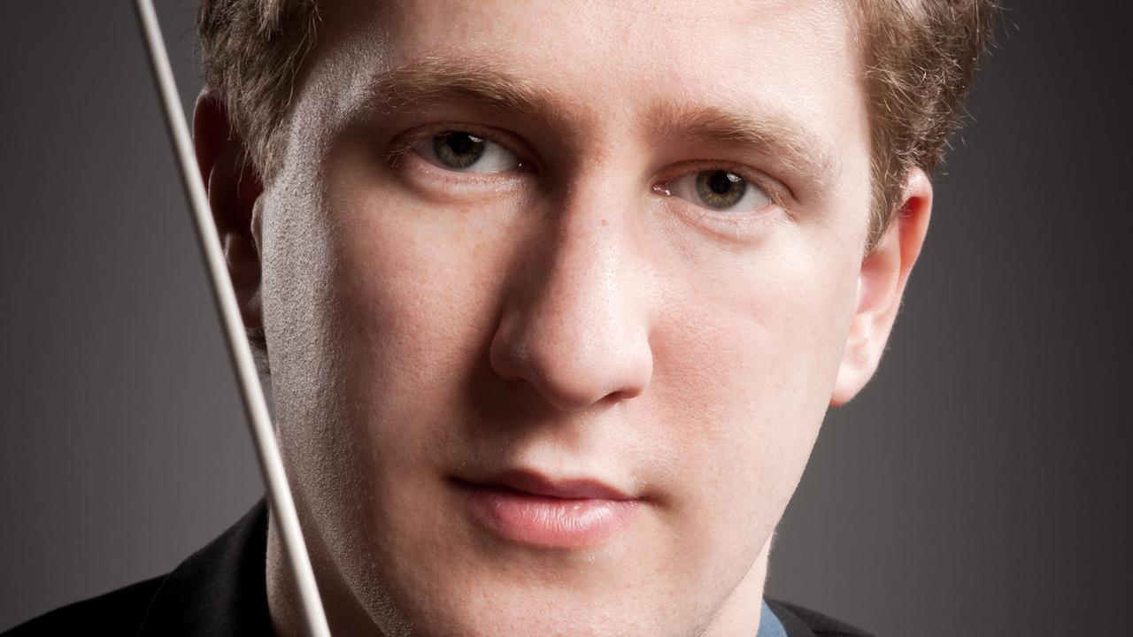 Der US-amerikanische Dirigent und Violinist Joshua Weilerstein Der US-amerikanische Dirigent und Violinist Joshua Weilerstein