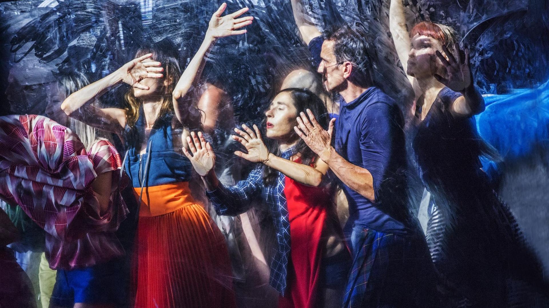 Sasha Waltz & Guests in der Neuproduktion "Exodos", die am 23.08.2018 uraufgeführt wird Sasha Waltz & Guests in der Neuproduktion "Exodos", die am 23.08.2018 uraufgeführt wird