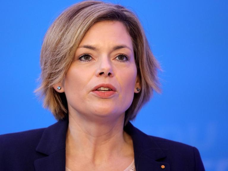 Julia Klöckner spricht bei einer Pressekonferenz.