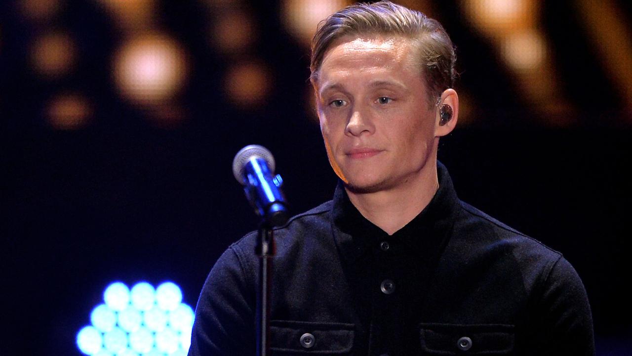 Der Sänger und Schauspieler Matthias Schweighöfer steht in Köln beim Vorentscheid "Unser Song 2017" für den Eurovision Song Contest in Kiew auf der Bühne. Der Sänger und Schauspieler Matthias Schweighöfer steht in Köln beim Vorentscheid "Unser Song 2017" für den Eurovision Song Contest in Kiew auf der Bühne.