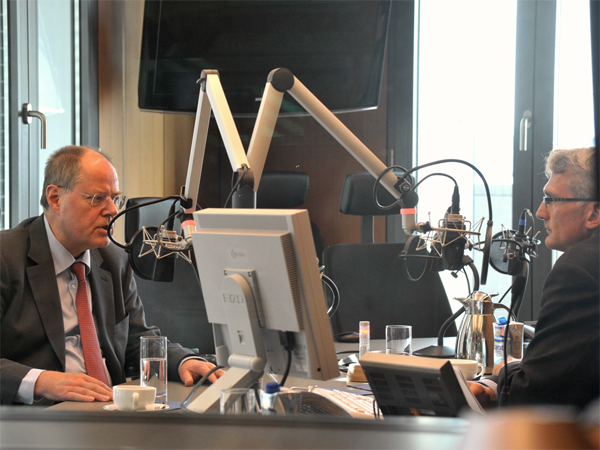 Peer Steinbrück, SPD-Kanzlerkanditat für die Bundestagswahl 2013, im Gespräch mit Frank Capellan Peer Steinbrück, SPD-Kanzlerkanditat für die Bundestagswahl 2013, im Gespräch mit Frank Capellan