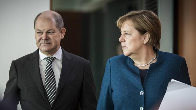 Scholz und Merkel vor der Kabinettssitzung in Berlin am 6. Februar 2019