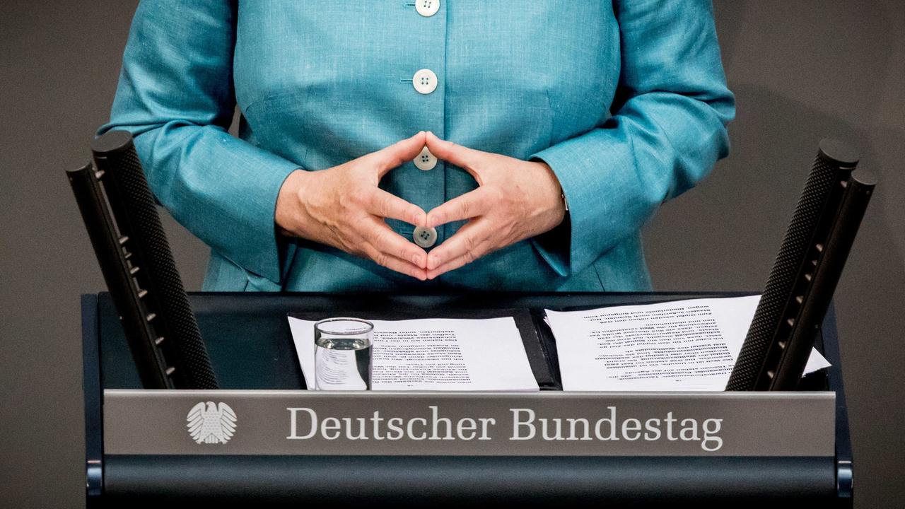 Bundeskanzlerin Angela Merkel (CDU) hält am 29.06.2017 im Deutschen Bundestag in Berlin eine Regierungserklärung zum Europäischen Rat und dem G20-Gipfel. Bundeskanzlerin Angela Merkel (CDU) hält am 29.06.2017 im Deutschen Bundestag in Berlin eine Regierungserklärung zum Europäischen Rat und dem G20-Gipfel.