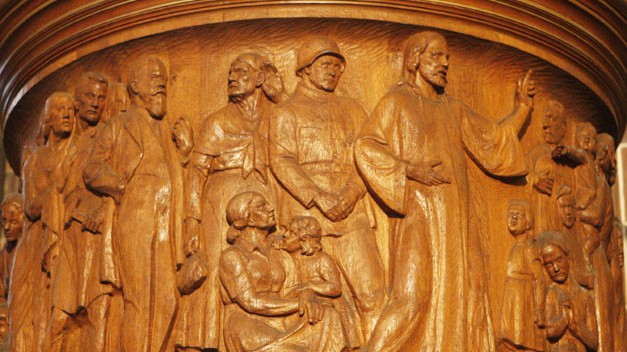 Relief der Kanzel im Innenraum der Martin-Luther-Gedächtniskirche an der Tempelhofer Rathausstrasse in Berlin Relief der Kanzel im Innenraum der Martin-Luther-Gedächtniskirche an der Tempelhofer Rathausstrasse in Berlin