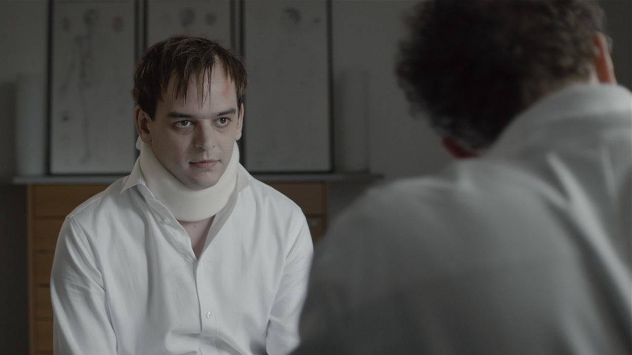 Filmstil aus "Mär": Zwei Personen im Gespräch Filmstil aus "Mär": Zwei Personen im Gespräch