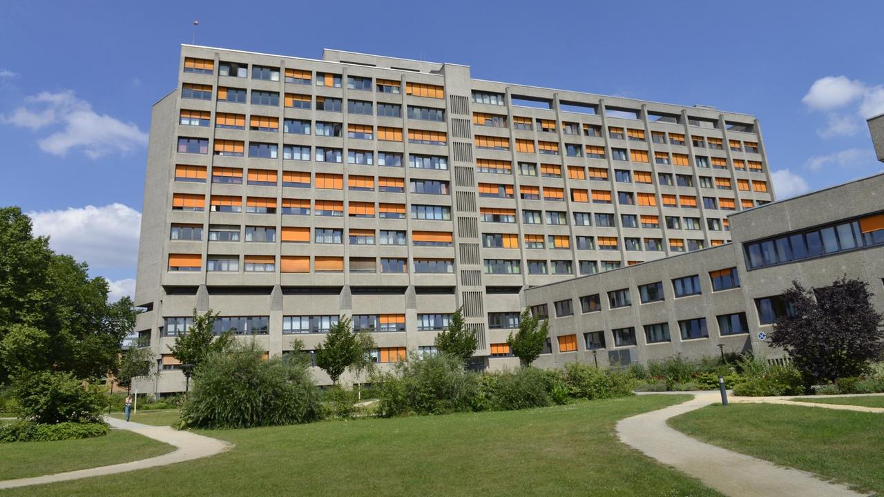 Vivantes Klinikum Am Urban, Dieffenbachstrasse, Kreuzberg, Berlin, Deutschland | Verwendung weltweit, Keine Weitergabe an Wiederverkäufer. Vivantes Klinikum Am Urban, Dieffenbachstrasse, Kreuzberg, Berlin, Deutschland | Verwendung weltweit, Keine Weitergabe an Wiederverkäufer.