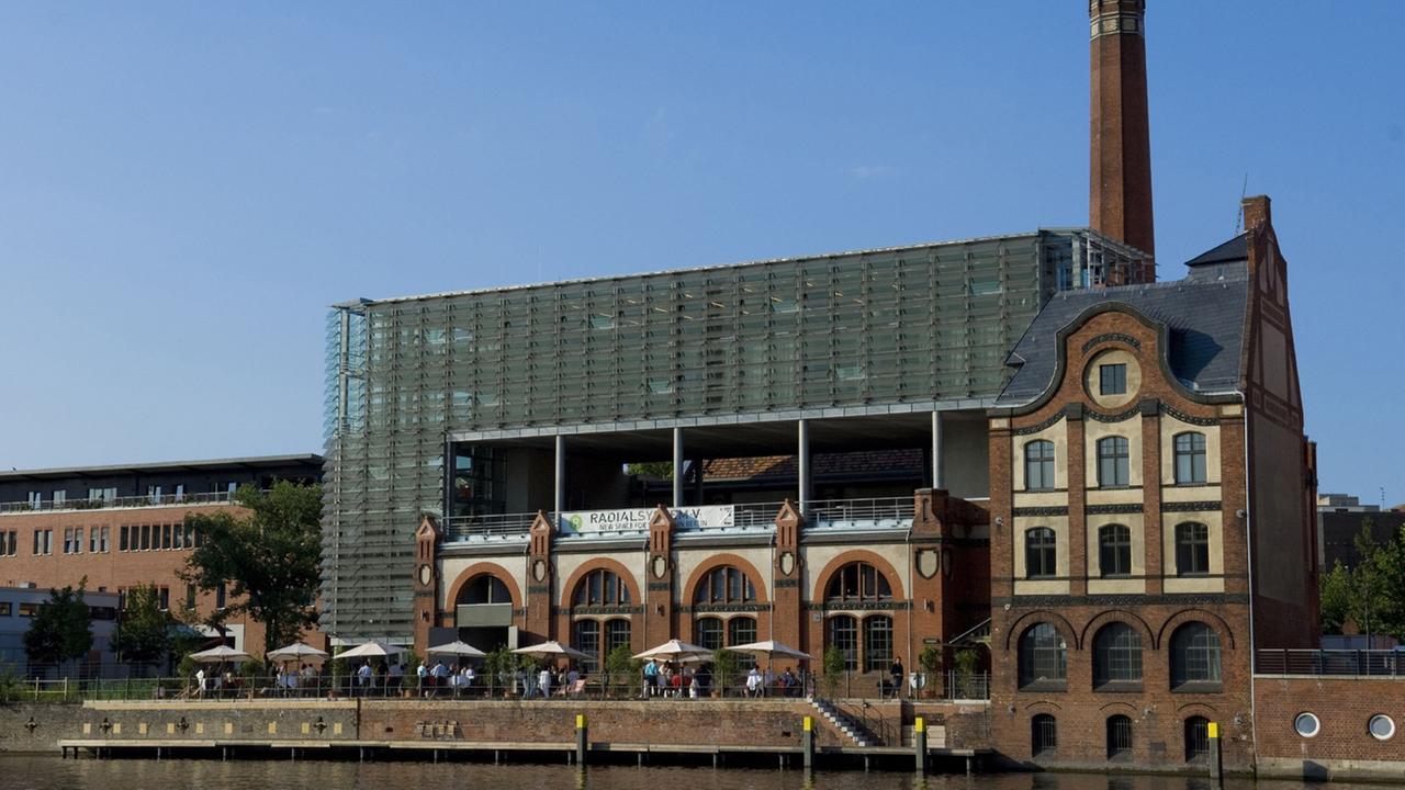 Das Radialsystem von der Spree aus gesehen Das Radialsystem von der Spree aus gesehen