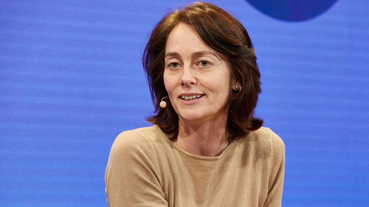 Die Spitzenkandidatin der SPD für die Europawahl, Katarina Barley, Bundesjustizministerin, spricht auf einer Bühne auf der Marketing-Fachmesse "Online Marketing Rockstars" (OMR) in den Messehallen. Die Spitzenkandidatin der SPD für die Europawahl, Katarina Barley, Bundesjustizministerin, spricht auf einer Bühne auf der Marketing-Fachmesse "Online Marketing Rockstars" (OMR) in den Messehallen.