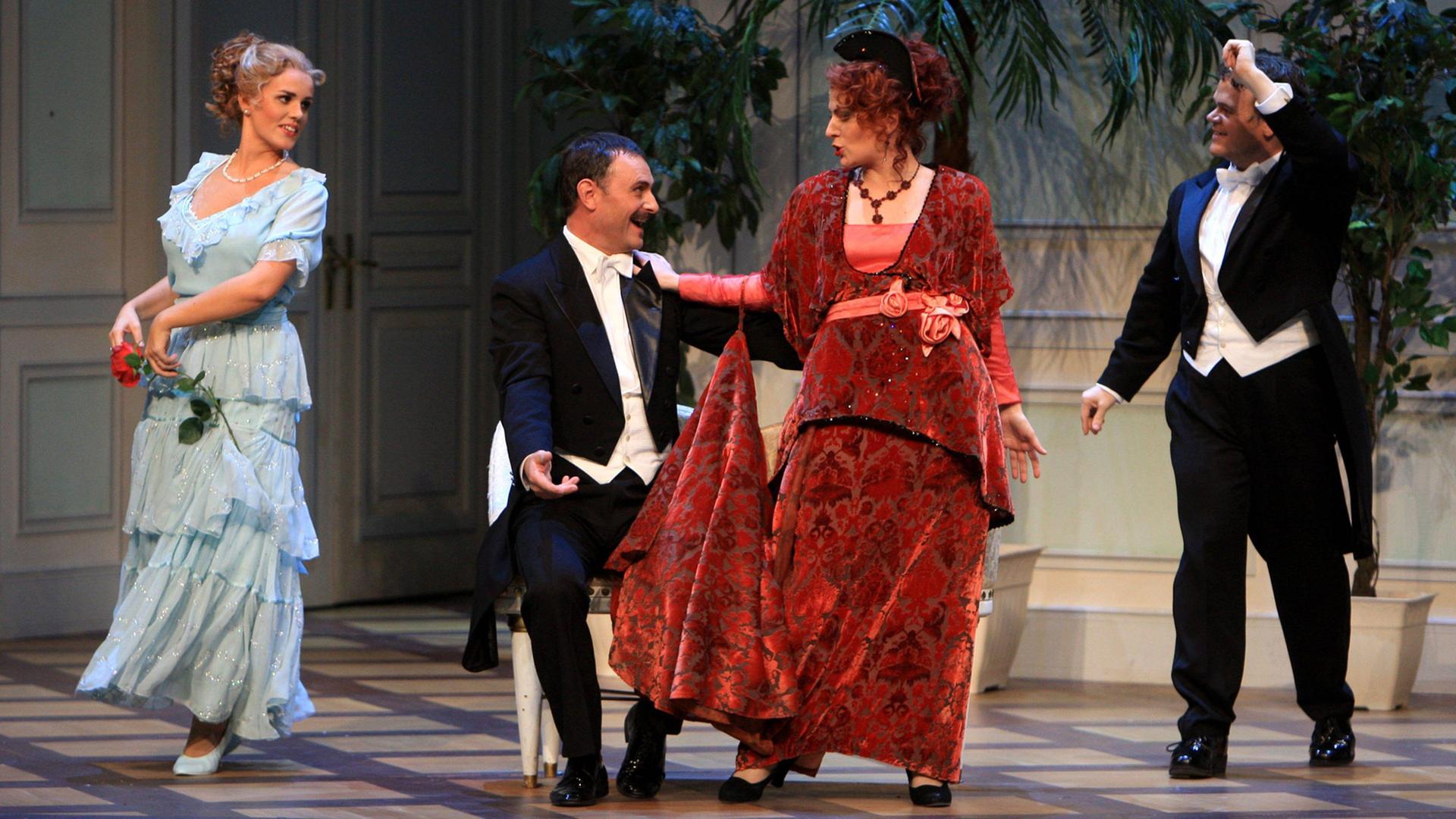 Die Operette "Die Csárdásfürstin" von Emmerich Kálmán am Theater Erfurt. Die Operette "Die Csárdásfürstin" von Emmerich Kálmán am Theater Erfurt.