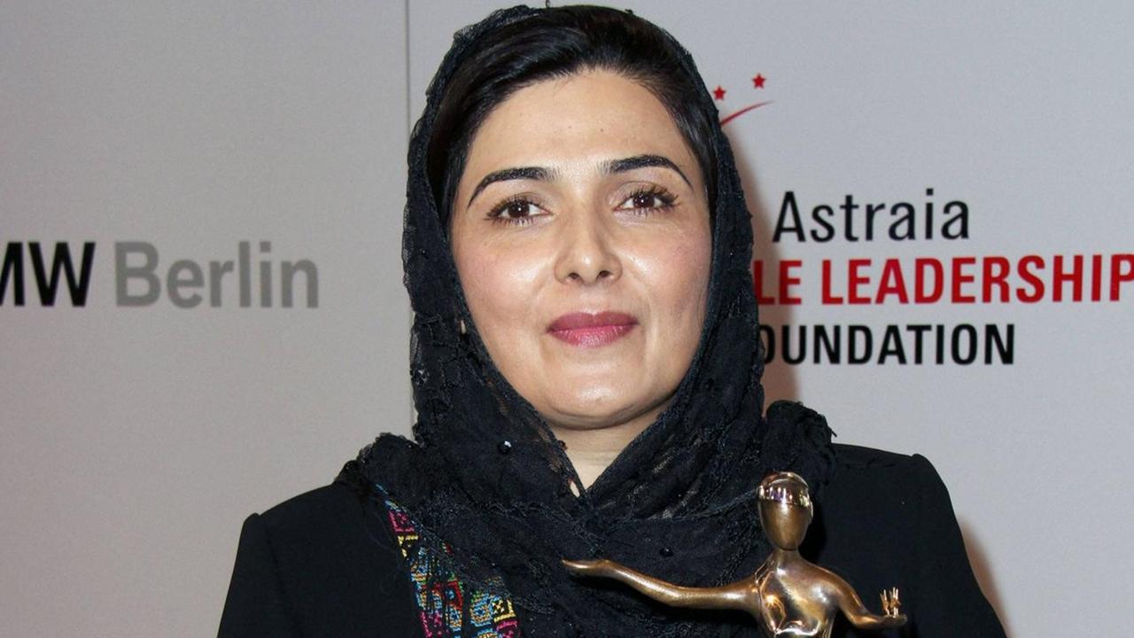 Die afghanische Frauenrechtlerin Suraya Pakzad bei einer Preisverleihung in Berlin 2012 Die afghanische Frauenrechtlerin Suraya Pakzad bei einer Preisverleihung in Berlin 2012