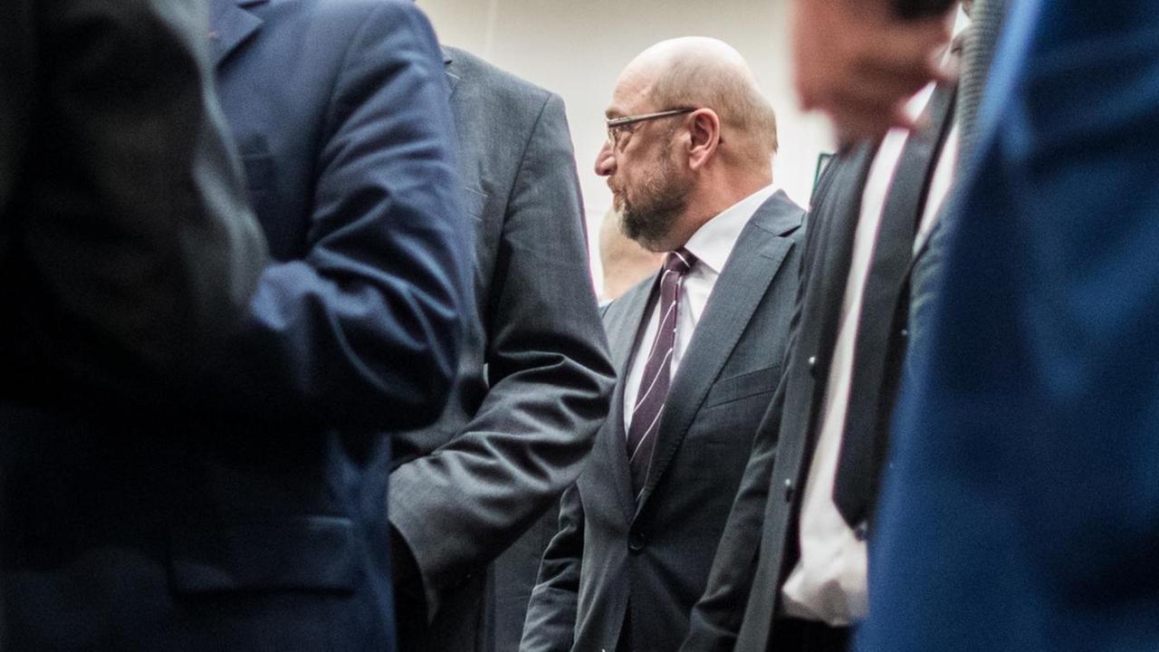 Der SPD-Vorsitzende Martin Schulz kommt am 15.01.2018 in Dortmund in den Sitzungssaal.