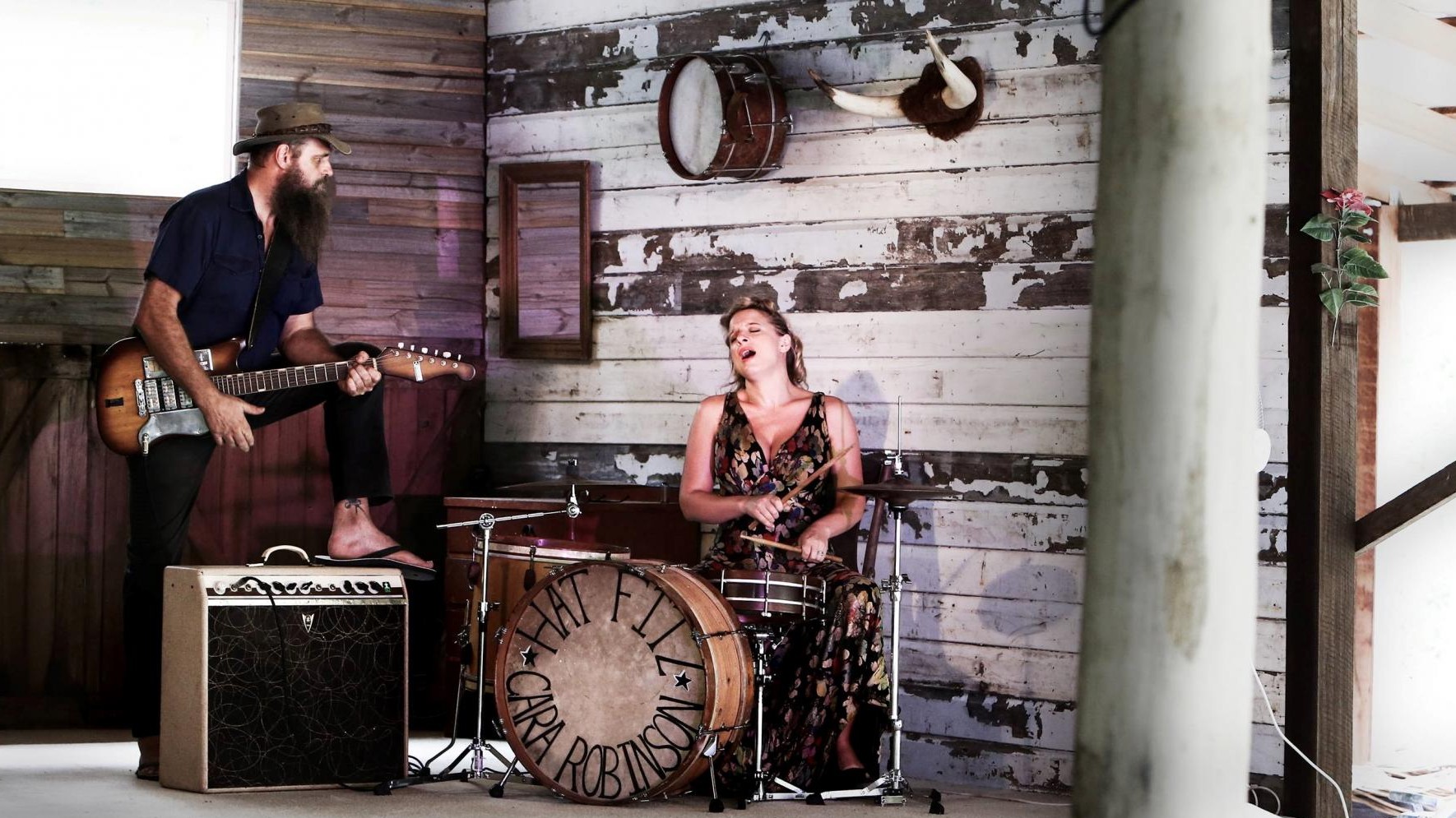 Zu Hause aufgenommen Das Duo Hat Fitz & Cara