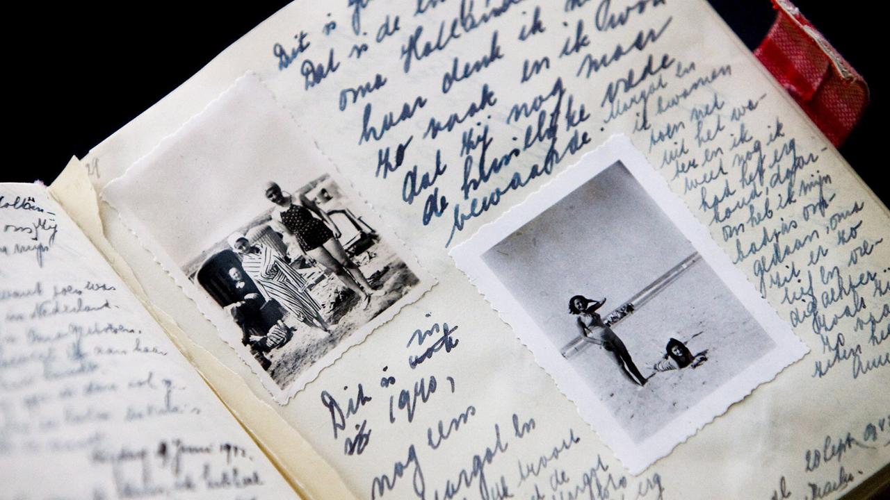 Faksimile des Tagebuchs der Anne Frank, herausgegeben vom Anne-Frank-Museum in Amsterdam Faksimile des Tagebuchs der Anne Frank, herausgegeben vom Anne-Frank-Museum in Amsterdam