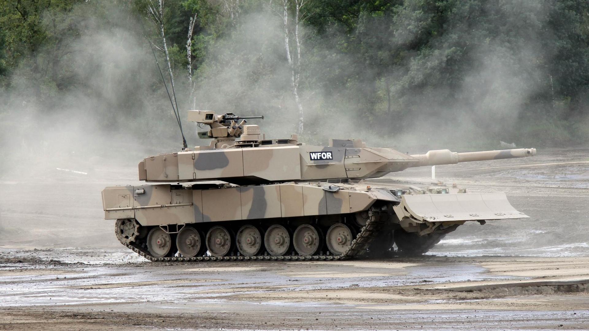 Ein Kampfpanzer Leopard 2 A7+ der Firma KMW (Foto vom September 2010).