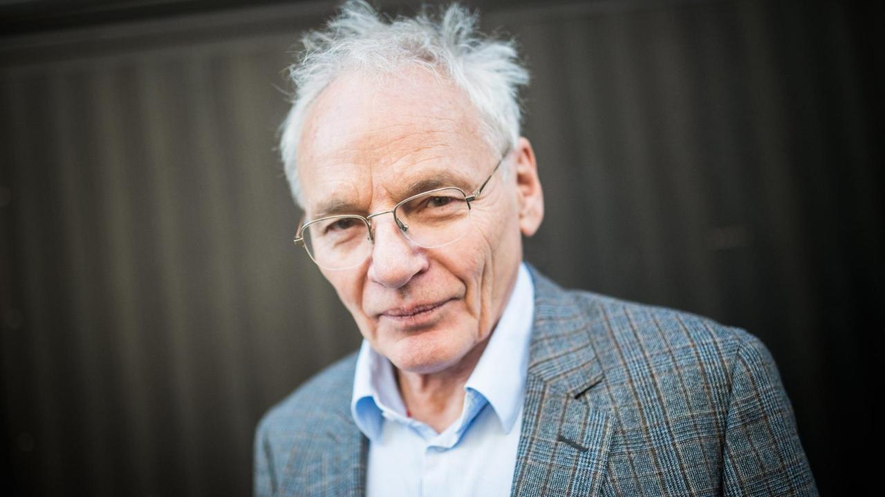 Der Historiker und Politikwissenschaftler Götz Aly, aufgenommen am 29.11.2017 in Berlin. Der Historiker und Politikwissenschaftler Götz Aly, aufgenommen am 29.11.2017 in Berlin.