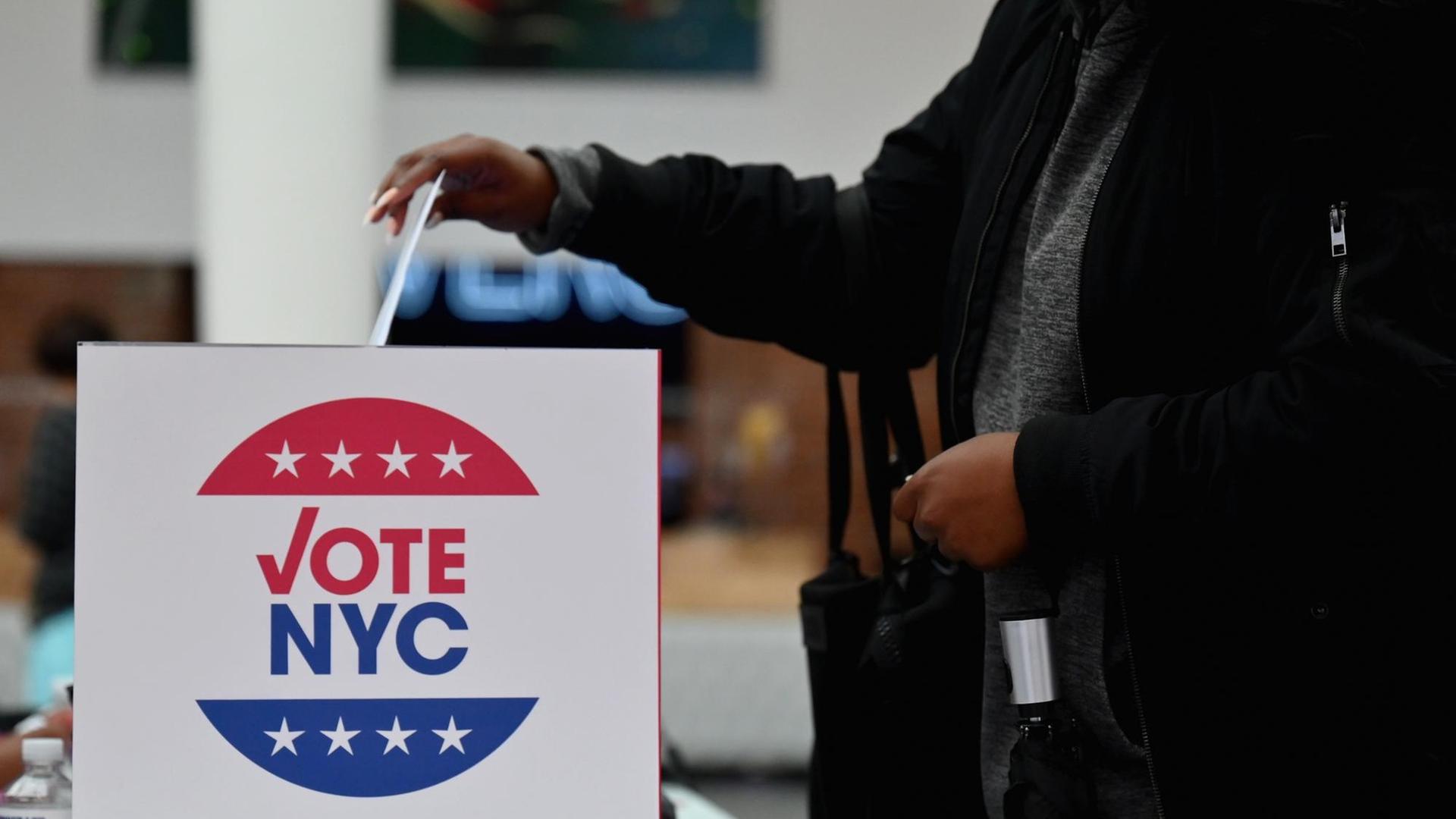 Stimmabgabe für die Präsidentschaftswahl 2020 im Brooklyn Museum in New York City
