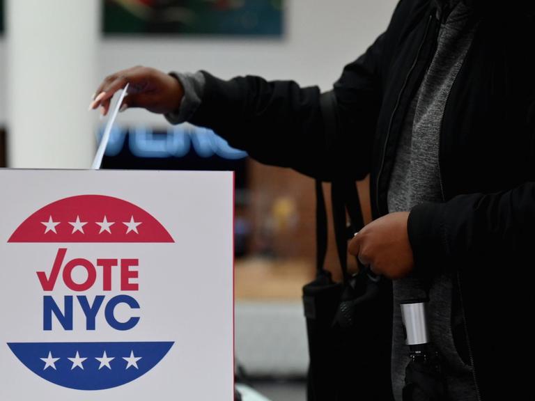 Stimmabgabe für die Präsidentschaftswahl 2020 im Brooklyn Museum in New York City