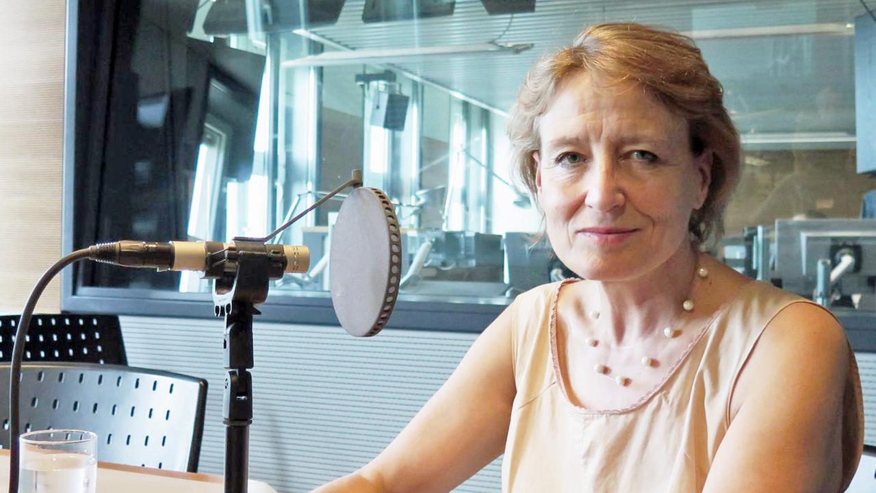 Christa Moog im Studio des Deutschlandfunks Kultur in Berlin Christa Moog im Studio des Deutschlandfunks Kultur in Berlin