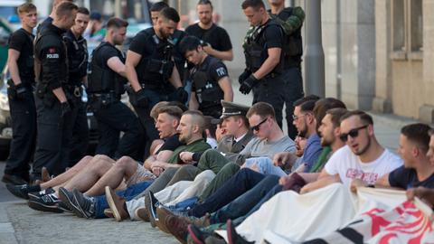 Zirka 50 Mitglieder der rechtsextremen Identitären Bewegung versuchten am 19.5.2017 das Vordach des Bundesministerium der Justiz und für Verbraucherschutz in der Mohrenstrasse in Berlin zu besetzen.
