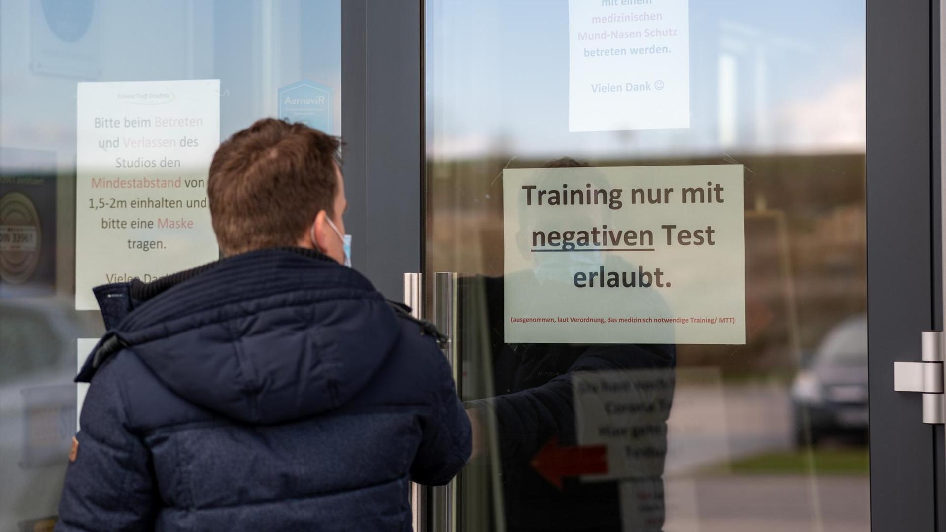 Im Saarland ist das Training in Fitnessstudios wieder möglich. Im Saarland ist das Training in Fitnessstudios wieder möglich.