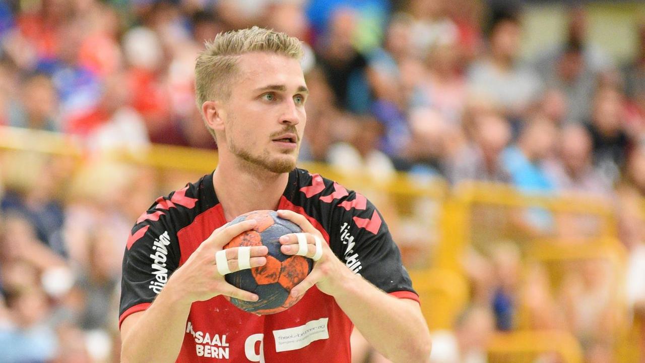 Der Schweizer Handballer Simon Getzmann in Diensten des BSV Bern. Der Schweizer Handballer Simon Getzmann in Diensten des BSV Bern.