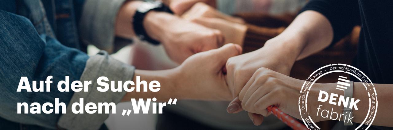 Denkfabrik: Auf der Suche nach dem "Wir". Viele Hände umfassen gemeinsam ein Seil. Denkfabrik: Auf der Suche nach dem "Wir". Viele Hände umfassen gemeinsam ein Seil.