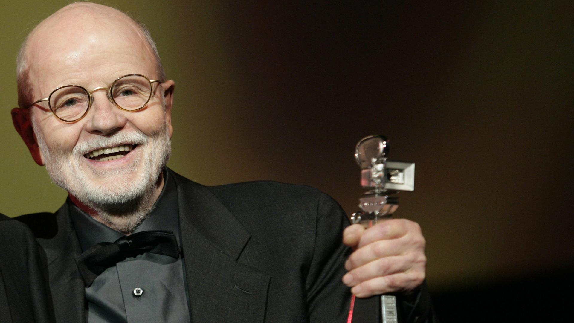 Günter Rohrbach bei der Verleihung der Berlinale Kamera für Günter Rohrbach im Friedrichstadtpalast in Berlin, 2010 Günter Rohrbach bei der Verleihung der Berlinale Kamera für Günter Rohrbach im Friedrichstadtpalast in Berlin, 2010