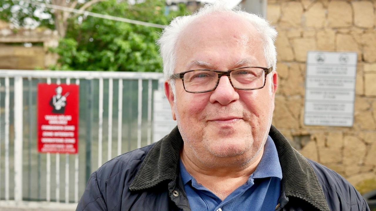 "Wenn Kızılyürek gewinnt, wäre es eine Revolution in der politischen Geschichte Zyperns", sagt Mete Hatay vom Osloer "Institut für Friedensforschung" in Nikosia. "Wenn Kızılyürek gewinnt, wäre es eine Revolution in der politischen Geschichte Zyperns", sagt Mete Hatay vom Osloer "Institut für Friedensforschung" in Nikosia.