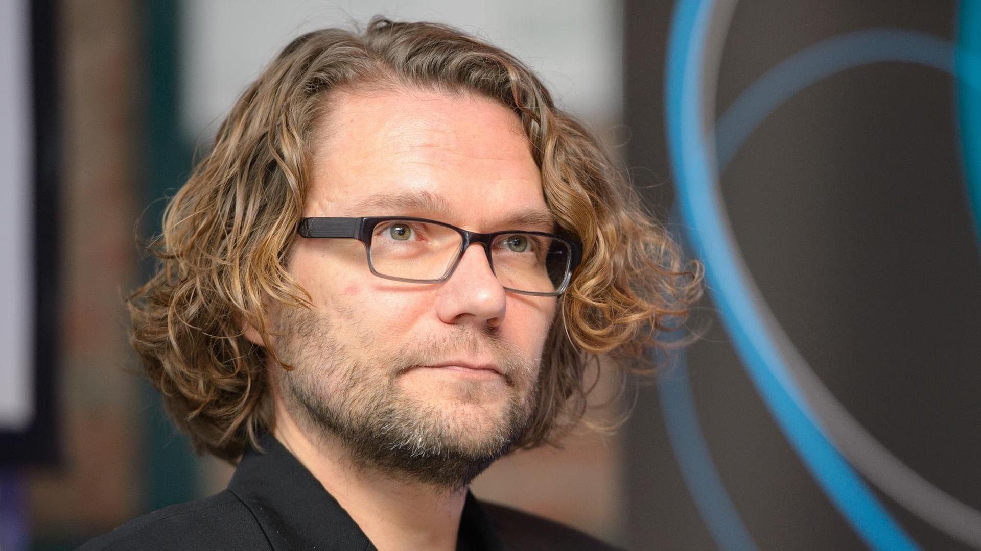 Der Programmdirektor des 38. Filmfestival Max Ophüls Preis, Oliver Baumgarten, am 11.01.2017 bei einer Pressekonferenz zur Veranstaltung im E-Werk in Saarbrücken. Der Programmdirektor des 38. Filmfestival Max Ophüls Preis, Oliver Baumgarten, am 11.01.2017 bei einer Pressekonferenz zur Veranstaltung im E-Werk in Saarbrücken.