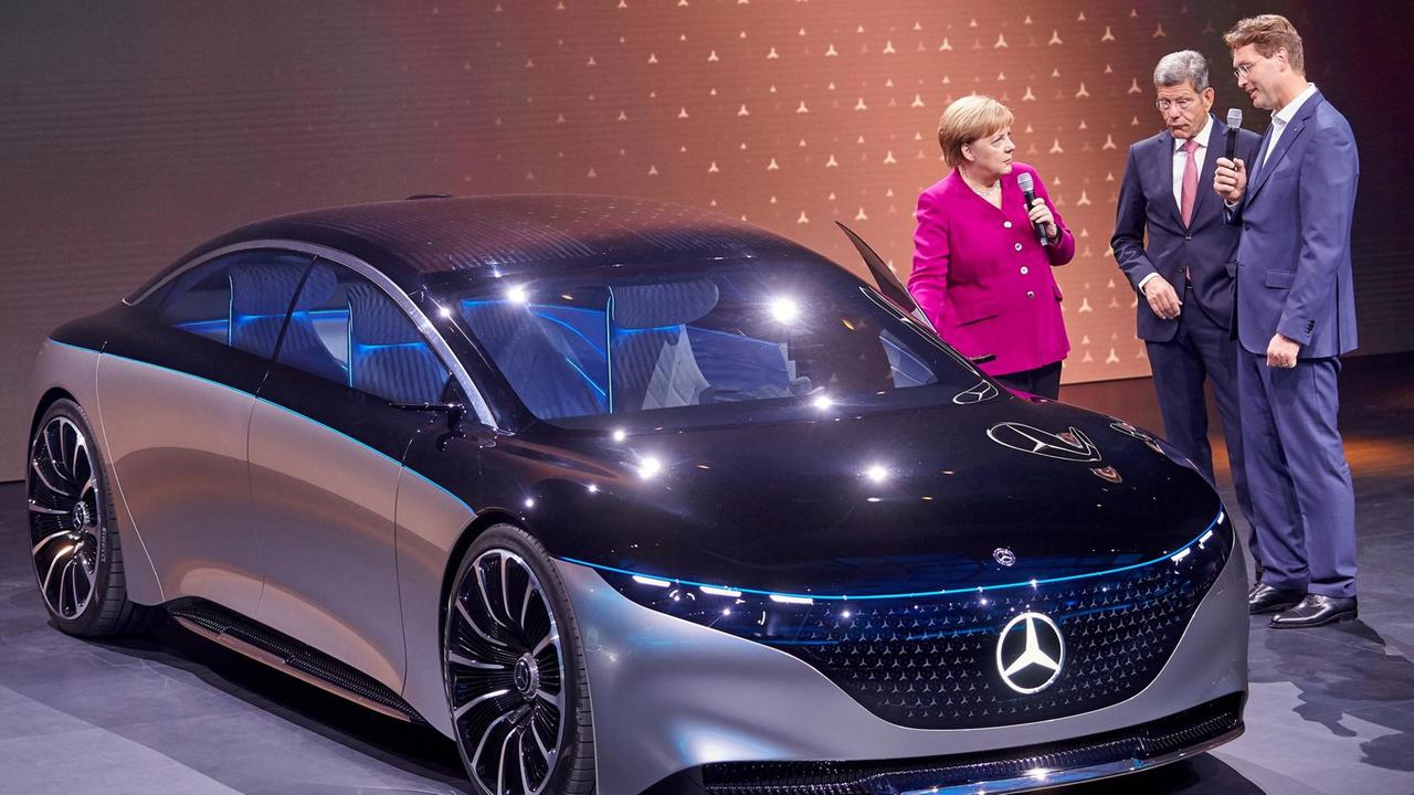 Bundeskanzlerin Angela Merkel besucht die  Internationale Automobilausstellung in Frankfurt am Main.