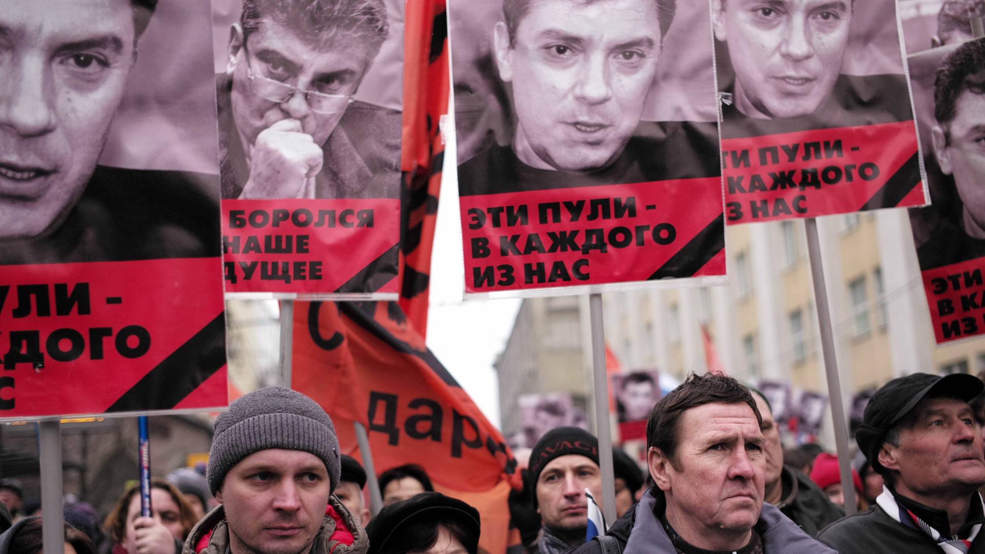 Protestmarsch zum Gedenken an den ermordeten Oppositionspolitiker Boris Nemzow in Moskau am Sonntag. Protestmarsch zum Gedenken an den ermordeten Oppositionspolitiker Boris Nemzow in Moskau am Sonntag.