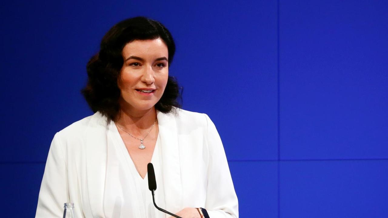 Dorothee Bär (CSU), Staatsministerin für Digitales, bei der Präsentation der offiziellen Corona-Warn-App. Dorothee Bär (CSU), Staatsministerin für Digitales, bei der Präsentation der offiziellen Corona-Warn-App.