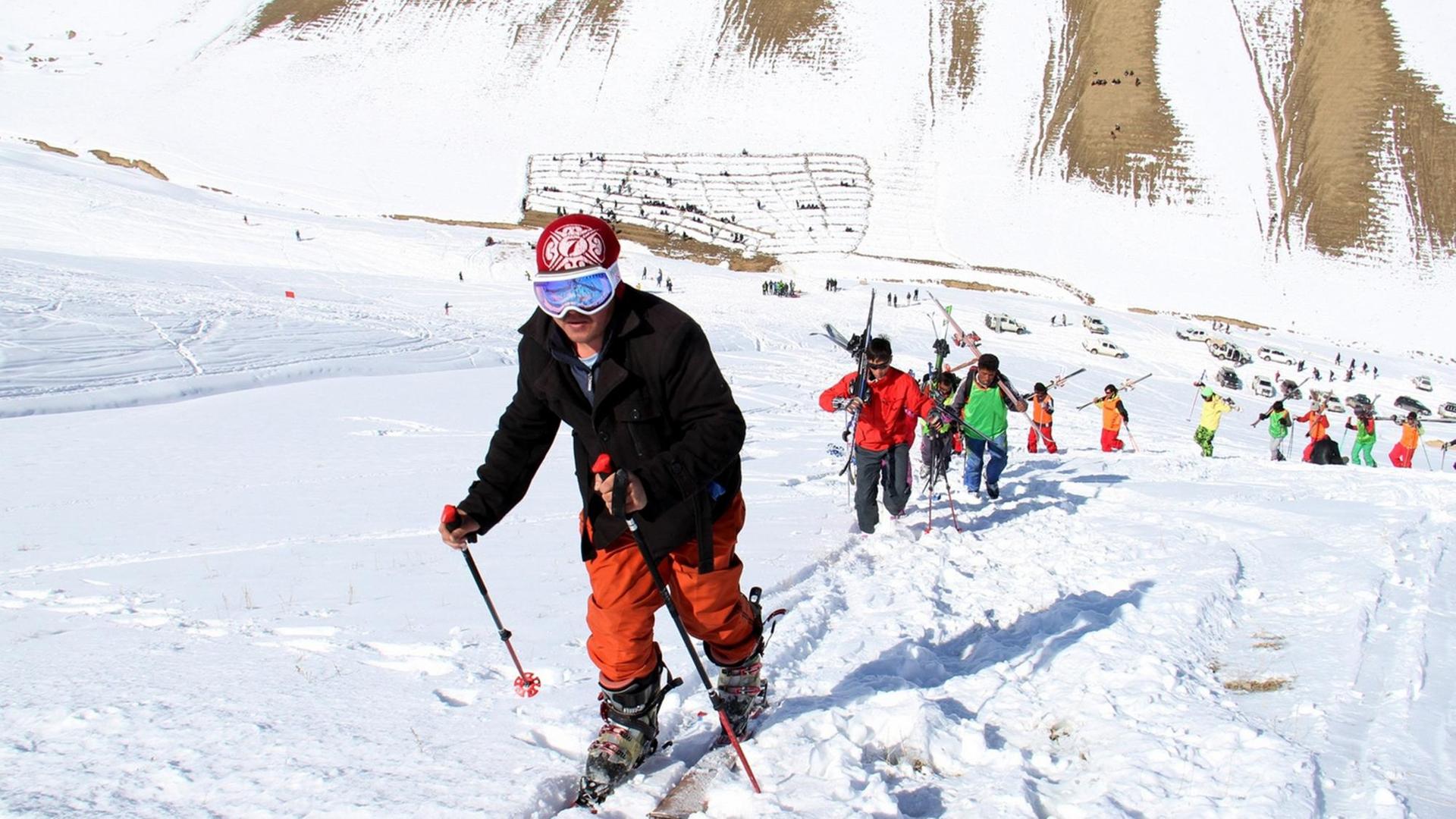 Skifahren in Afghanistan: Skichallenge in der Bamiyan-Provinz. Skifahren in Afghanistan: Skichallenge in der Bamiyan-Provinz.