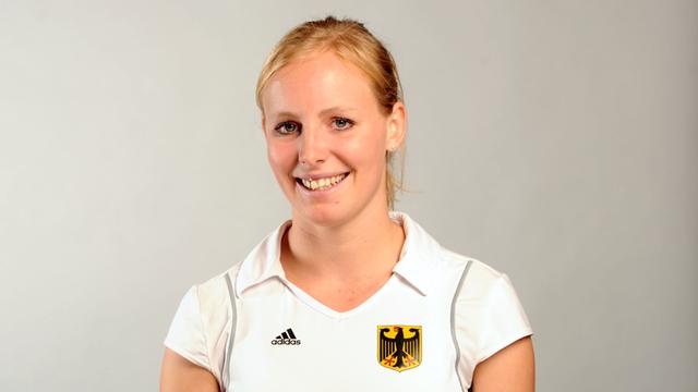 Hannah Krüger, Spielerin der deutschen Hockey-Nationalmannschaft, fotografiert am 05.03.2012 in Hamburg. Foto: Christian Charisius dpa/lno