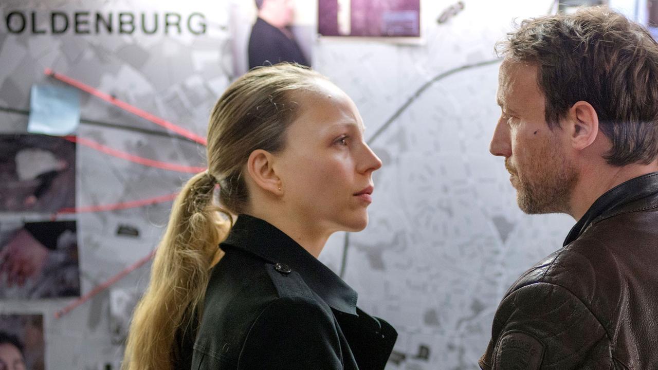Szene aus dem ARD-Tatort "DIE FEIGHEIT DES LÖWEN". Für Ermittler Falke (Wotan Wilke Möhring) führen die Spuren nach Oldenburg. Szene aus dem ARD-Tatort "DIE FEIGHEIT DES LÖWEN". Für Ermittler Falke (Wotan Wilke Möhring) führen die Spuren nach Oldenburg.