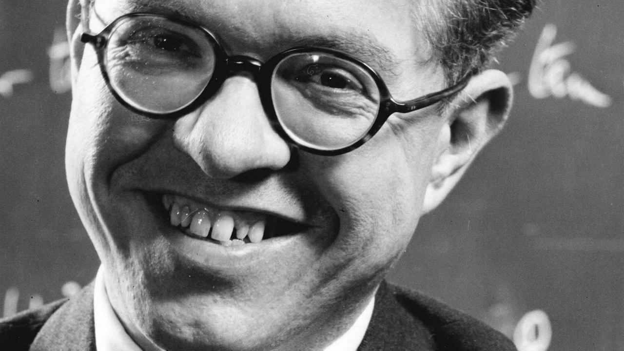 Fred Hoyle (1915-2001) Fred Hoyle (1915-2001)