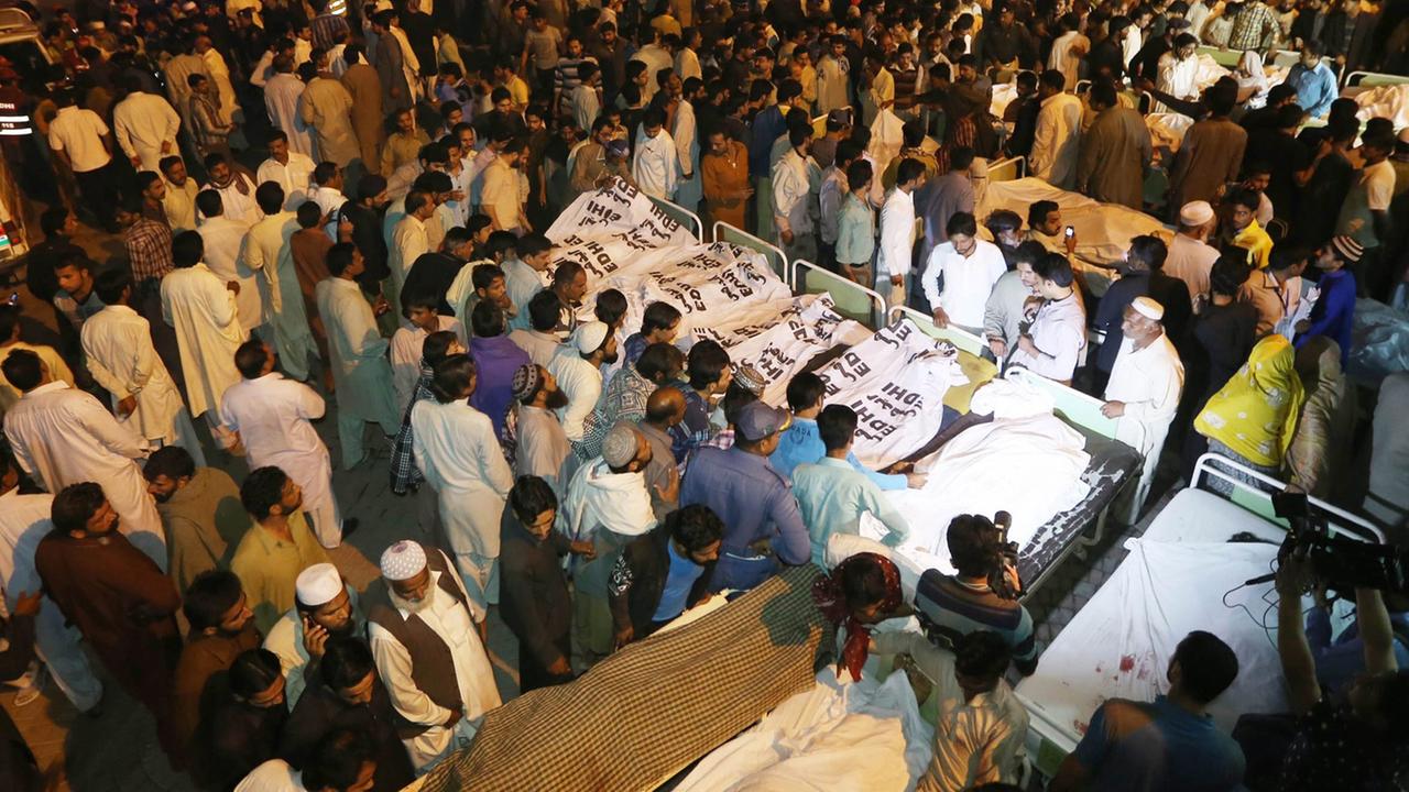 Aufgebahrte Opfer eines Anschlags in Pakistan