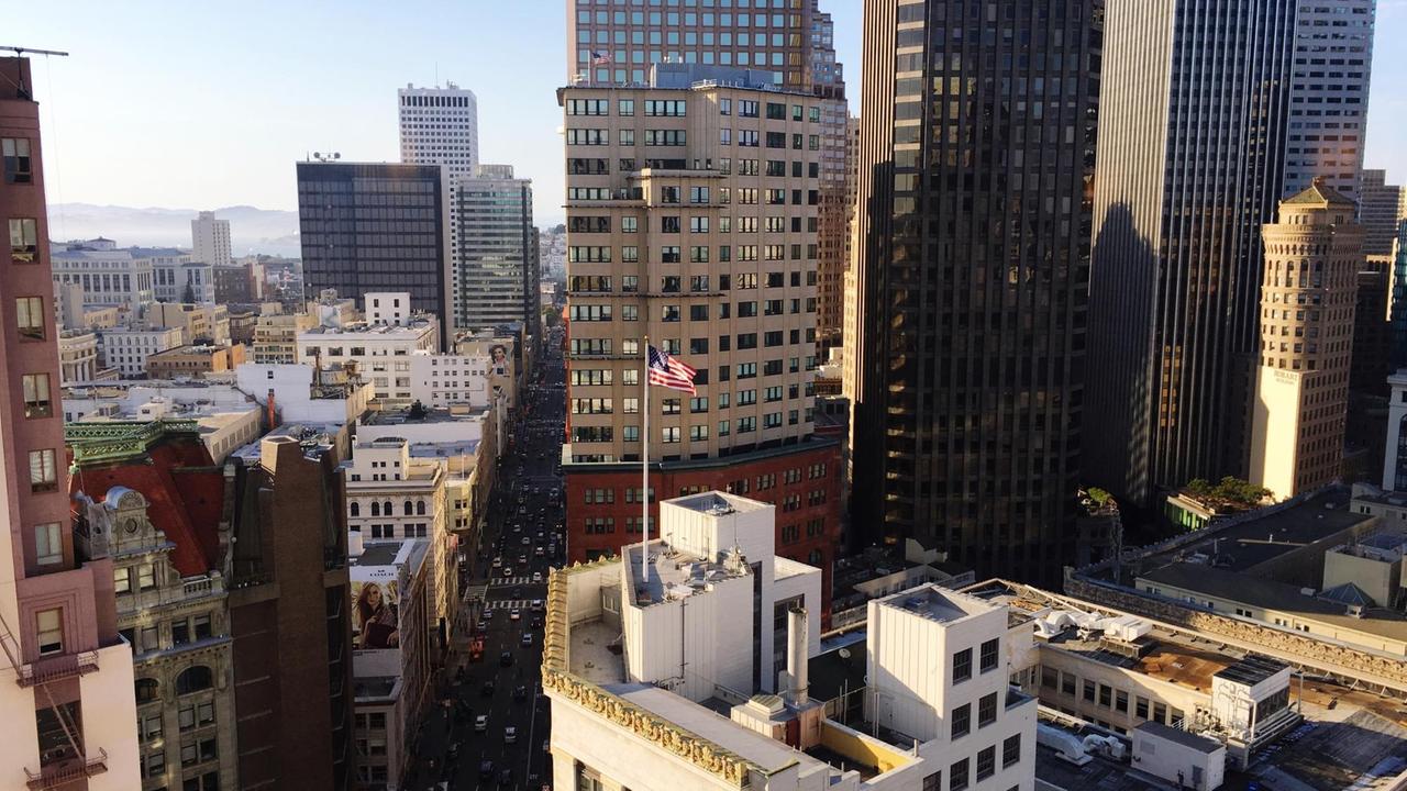 Blick über Hochhäuser des Geschäftsdistrikts in San Francisco. Blick über Hochhäuser des Geschäftsdistrikts in San Francisco.
