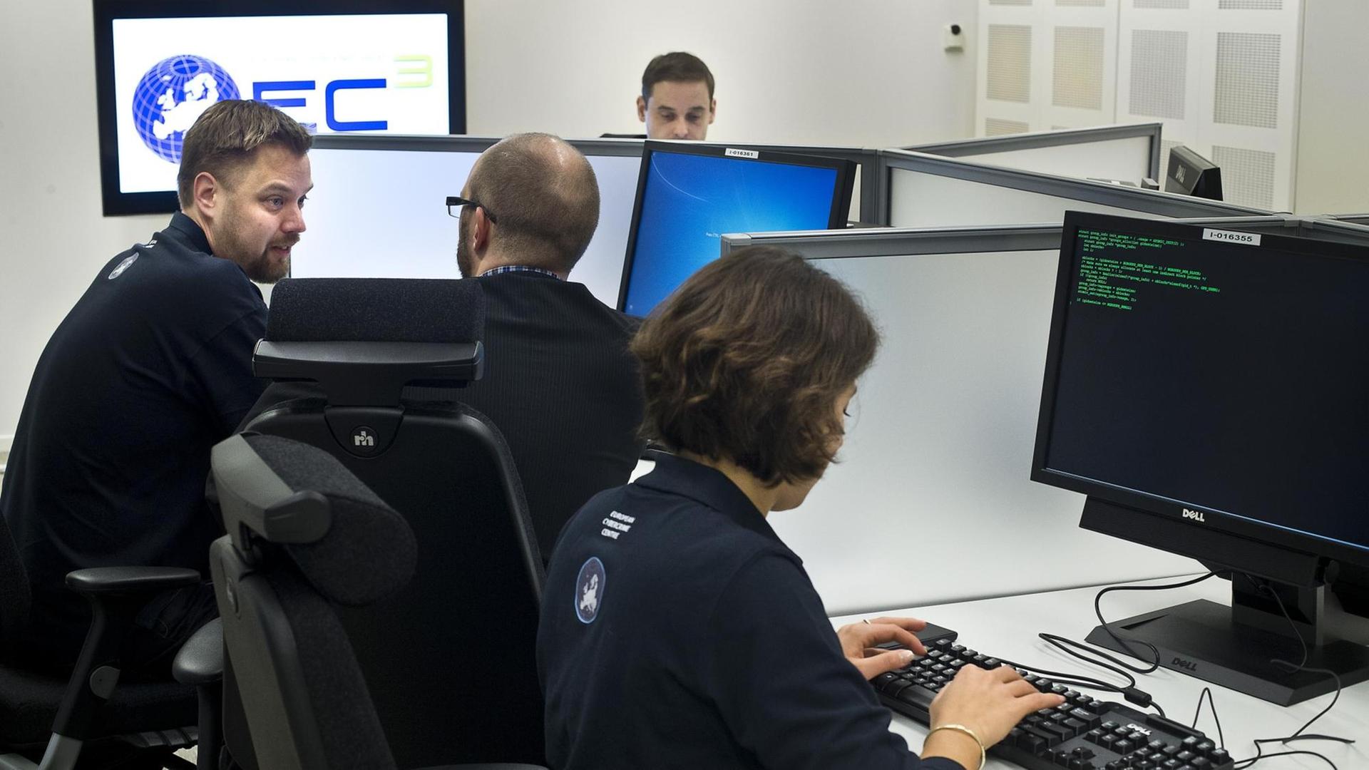 Mitarbeitende des European Cybercrime Centre in Den Hag Mitarbeitende des European Cybercrime Centre in Den Hag