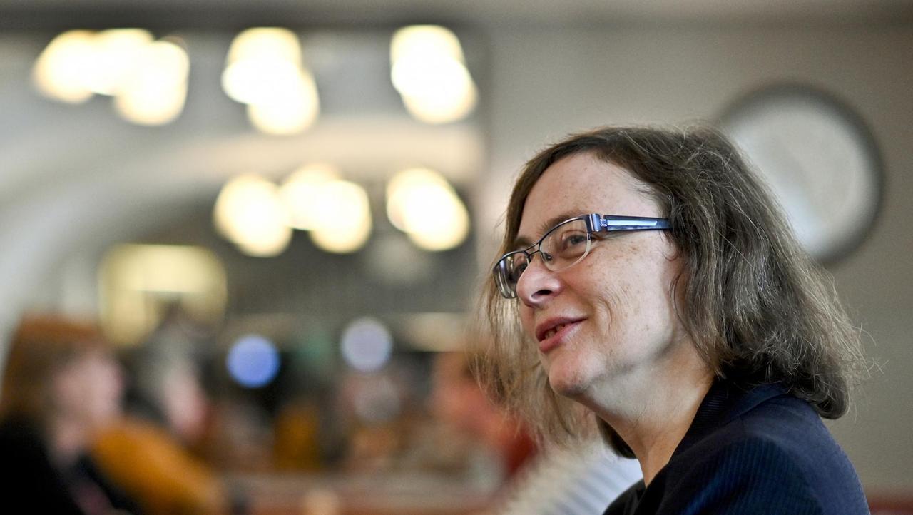Porträt der Germanistin und Literaturkritikerin Daniela Strigl im Rahmen eines Interviews. Porträt der Germanistin und Literaturkritikerin Daniela Strigl im Rahmen eines Interviews.