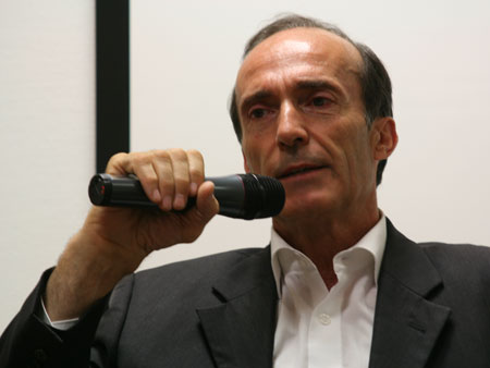Eberhard Gienger, ehemaliger Reckweltmeister und heutiger CDU- Bundestagsabgeordneter, bei einer Diskussion über die sogenannten "Sportverräter" der DDR. Die Diskussion fand am 4. August in Berlin statt, veranstaltet von Bundesstiftung Aufarbeitung Eberhard Gienger, ehemaliger Reckweltmeister und heutiger CDU- Bundestagsabgeordneter, bei einer Diskussion über die sogenannten "Sportverräter" der DDR. Die Diskussion fand am 4. August in Berlin statt, veranstaltet von Bundesstiftung Aufarbeitung