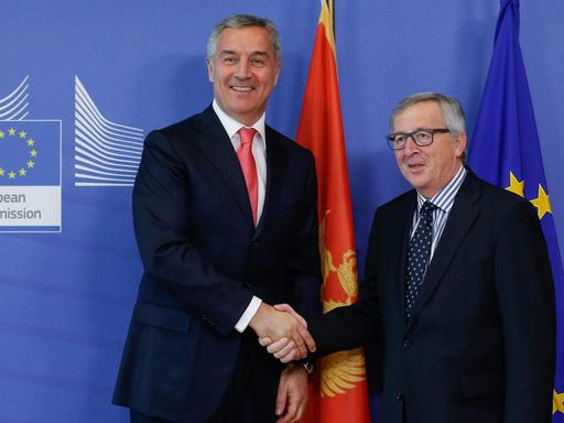 Der montenegrinische Ministerpräsident Milo Djukanovic wird in Brüssel von EU-Kommissionspräsident Jean-Claude Juncker empfangen.