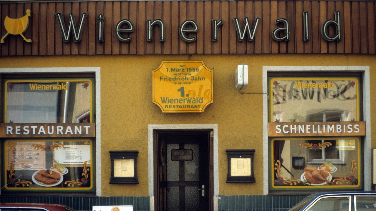 Fassade des ersten von Friedrich Jahn in München eröffneten Wienerwald-Restaurants. 