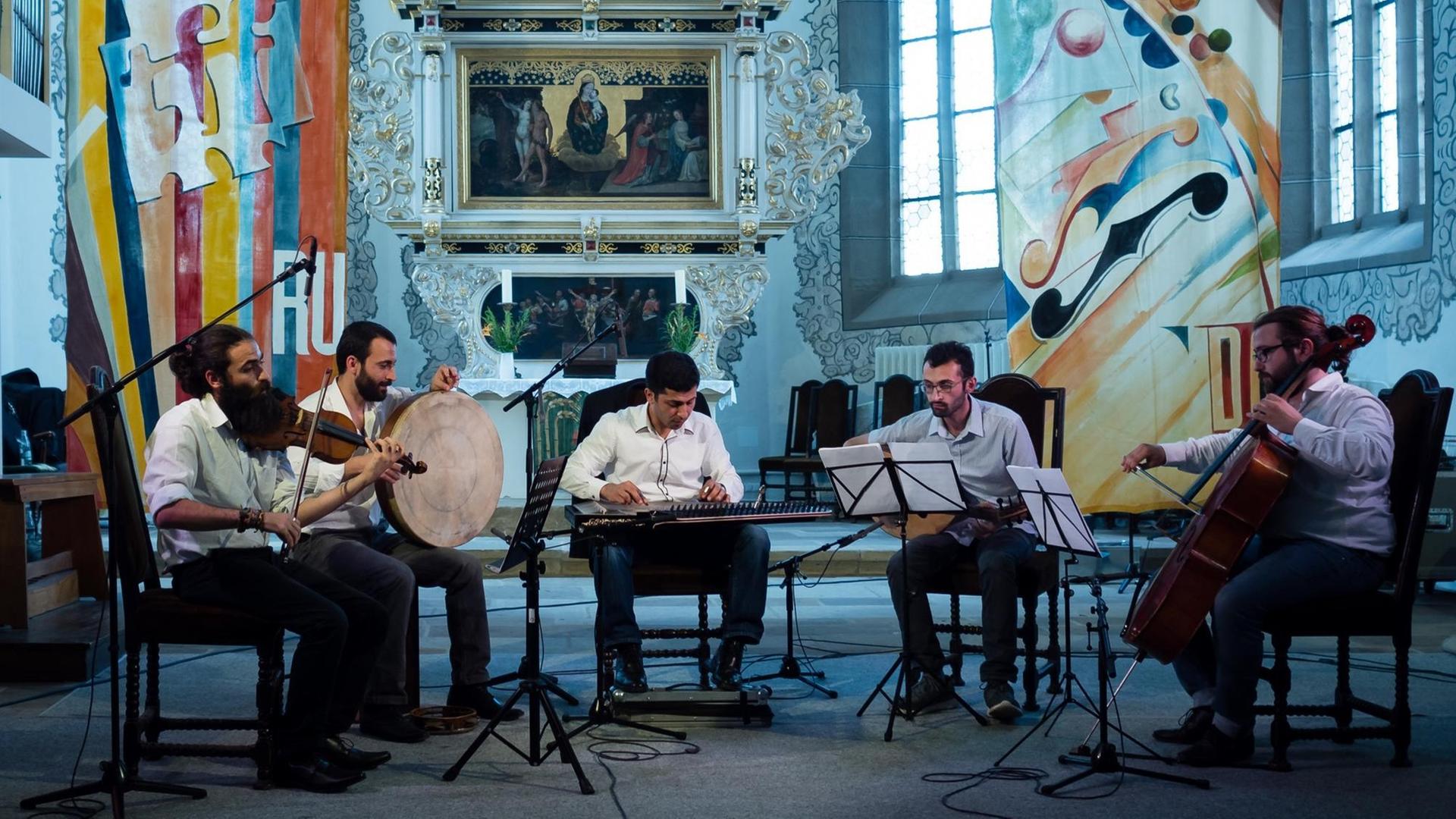 Das Dagan Ensemble in der Stadtkirche beim 26. Rudolstadt-Festival. Das Dagan Ensemble in der Stadtkirche beim 26. Rudolstadt-Festival.
