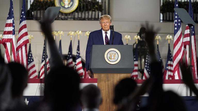 US-Präsident Donald Trump vor dem Weißen Haus bei der Annahme seiner Nominierung für eine erneute Prsidentschaft durch die Republiknische Partei