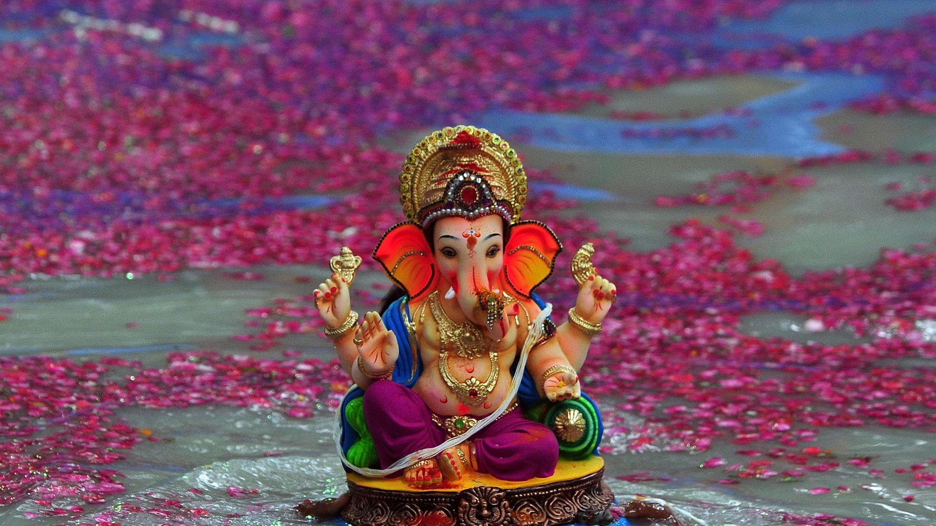 Eine Statue der indischen Gottheit Ganesha Eine Statue der indischen Gottheit Ganesha