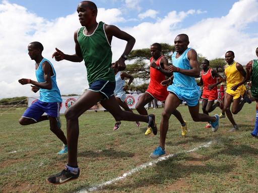 Kenianische Leichtathleten im Wettkampf.