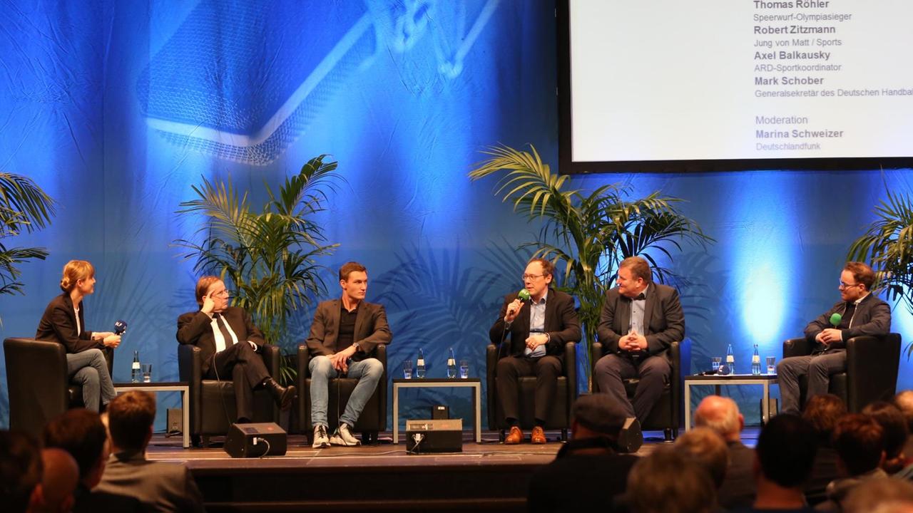 Podiumsdiskussion bei der 7. Sportkonferenz des Deutschlandfunks Podiumsdiskussion bei der 7. Sportkonferenz des Deutschlandfunks