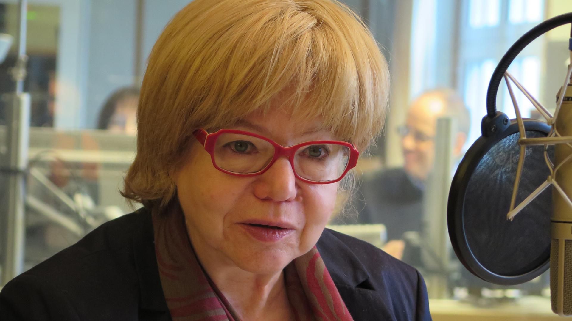 Cilly Kugelmann, Programmdirektorin und stellvertretende Leiterin des Jüdischen Museums Berlin. Cilly Kugelmann, Programmdirektorin und stellvertretende Leiterin des Jüdischen Museums Berlin.