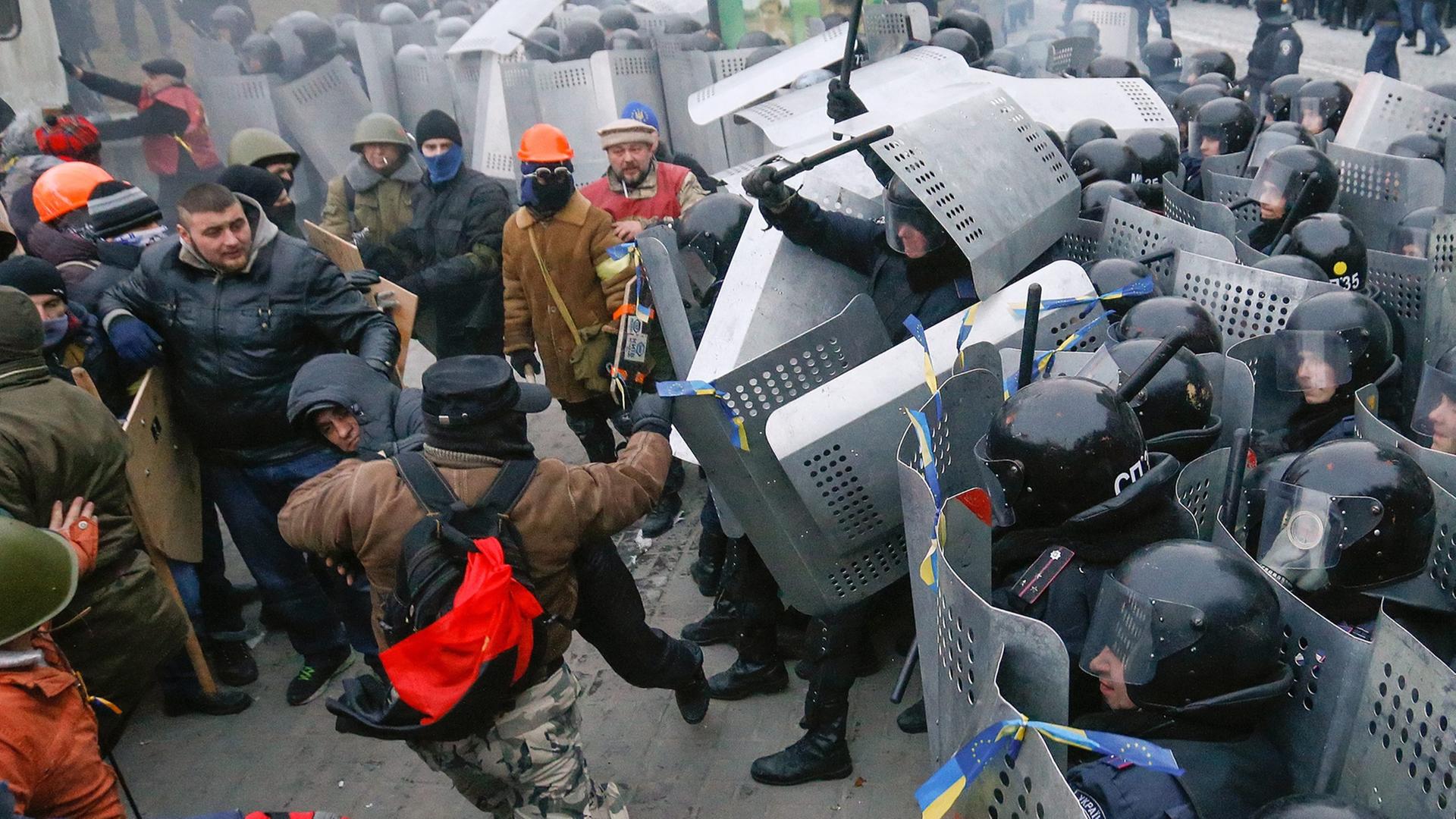 Gewalt zwischen Demonstranten und der Polizei auf dem Maidan. Gewalt zwischen Demonstranten und der Polizei auf dem Maidan.